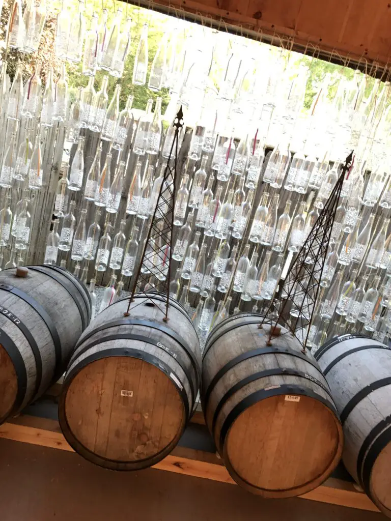 croteaux vineyards wine barn